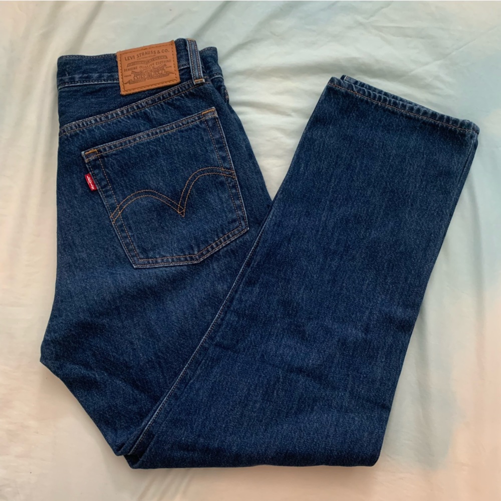 EUC Levi’s 100% cotton Wedgie Straight blue jeans cropped ankle length